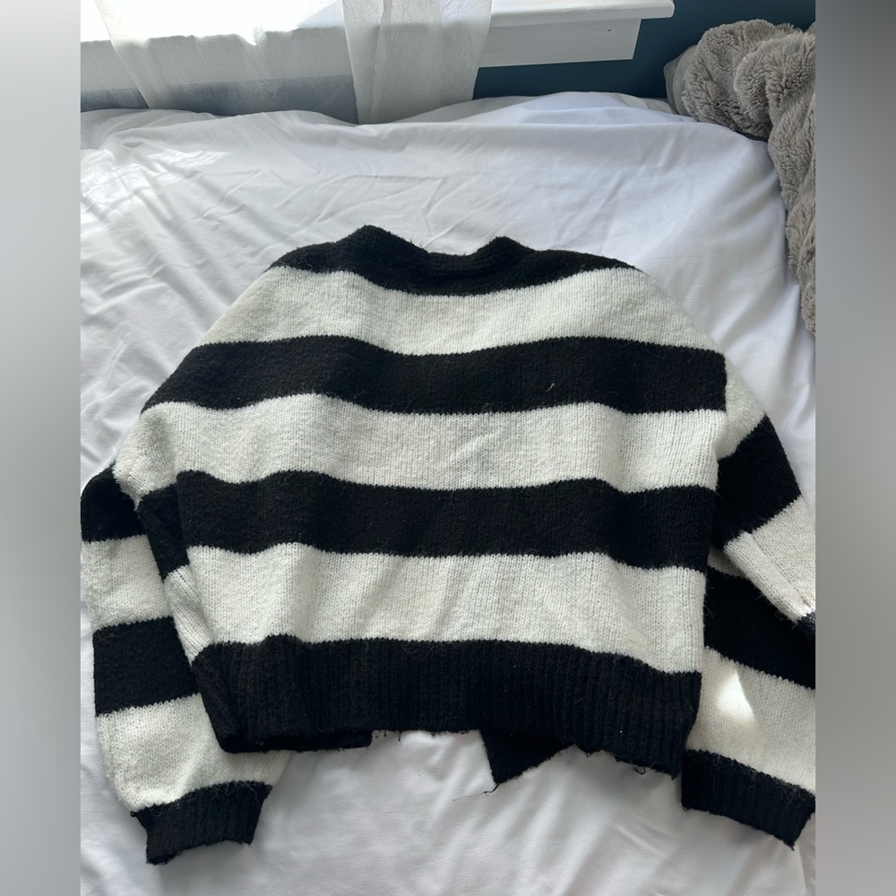 Francesca’s striped cardigan - Picture 2 of 2